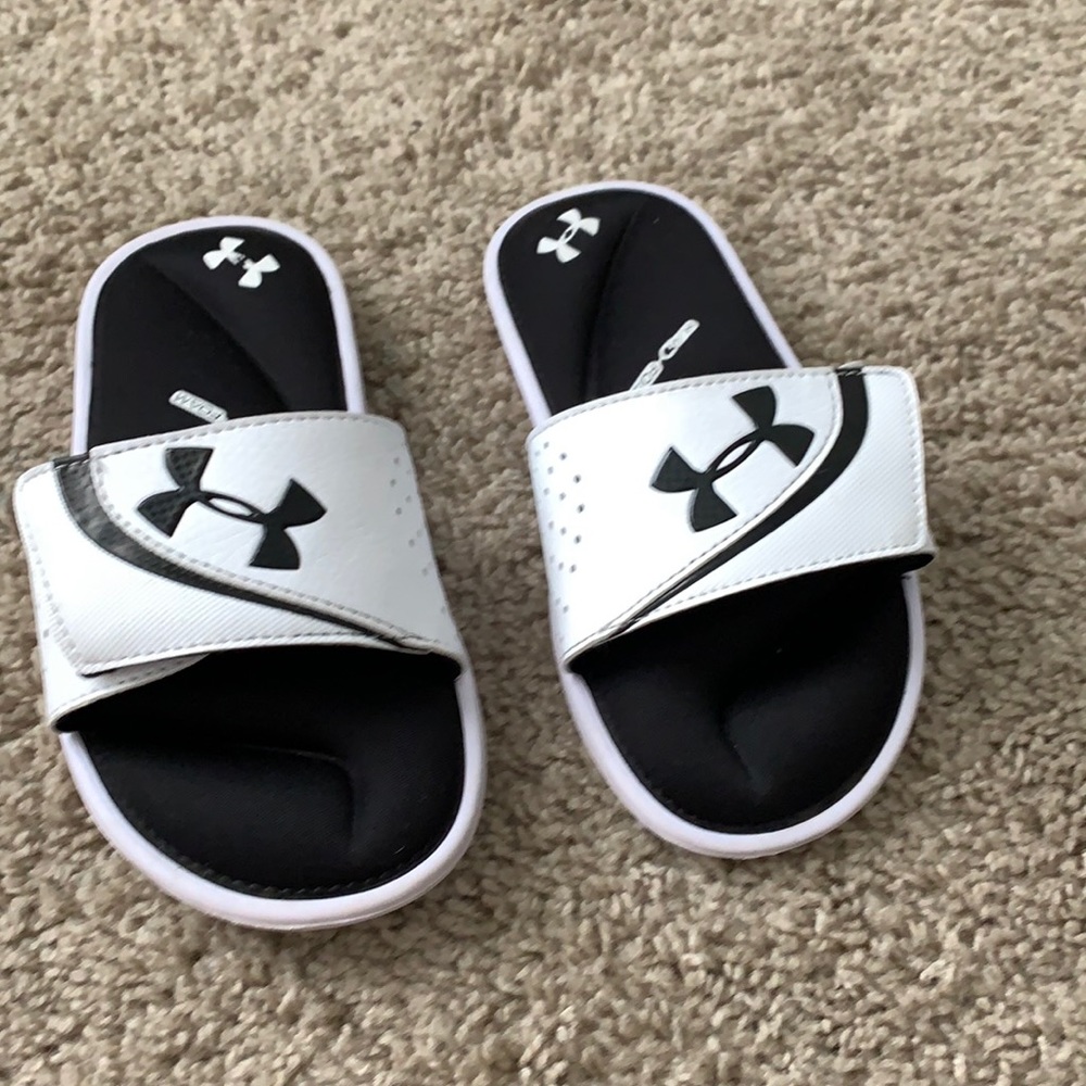 Boys Under Armour foam sandals